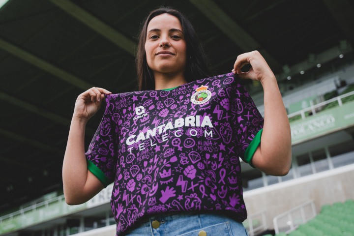 la-camiseta-especial-del-racing-de-santander-por-el-8m-ya-esta-rompiendo-todo-en-el-barrio